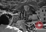 Standbild Lace doilies Portofino Italien, 1951, aus Sekunde 37 historischem Filmmaterial Videoclip 65675053696