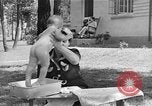 Immagine di La balneazione un neonato Greenbelt Maryland USA, 1939, secondo 9 filmato di repertorio 65675053713