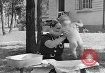 Immagine di La balneazione un neonato Greenbelt Maryland USA, 1939, secondo 10 filmato di repertorio 65675053713