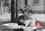 Immagine di La balneazione un neonato Greenbelt Maryland USA, 1939, secondo 12 filmato di repertorio 65675053713