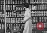 Immagine di Supermercato negozio di generi alimentari Greenbelt Maryland USA, 1939, secondo 6 filmato di repertorio 65675053715
