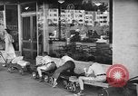 Immagine di Supermercato negozio di generi alimentari Greenbelt Maryland USA, 1939, secondo 20 filmato di repertorio 65675053715