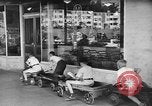 Immagine di Supermercato negozio di generi alimentari Greenbelt Maryland USA, 1939, secondo 22 filmato di repertorio 65675053715