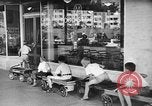 Immagine di Supermercato negozio di generi alimentari Greenbelt Maryland USA, 1939, secondo 24 filmato di repertorio 65675053715