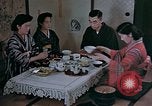 Immagine di Famiglia giapponese Kyoto in Giappone, 1946, secondo 52 filmato di repertorio 65675053723