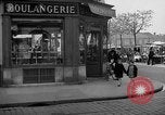 Standbild Bäckerei Paris Frankreich, 1938, aus Sekunde 12 historischem Filmmaterial Videoclip 65675053812