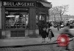 Standbild Bäckerei Paris Frankreich, 1938, aus Sekunde 14 historischem Filmmaterial Videoclip 65675053812