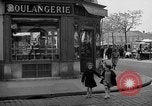 Standbild Bäckerei Paris Frankreich, 1938, aus Sekunde 16 historischem Filmmaterial Videoclip 65675053812