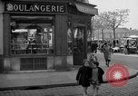 Standbild Bäckerei Paris Frankreich, 1938, aus Sekunde 17 historischem Filmmaterial Videoclip 65675053812
