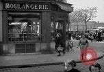 Standbild Bäckerei Paris Frankreich, 1938, aus Sekunde 20 historischem Filmmaterial Videoclip 65675053812