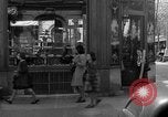 Standbild Bäckerei Paris Frankreich, 1938, aus Sekunde 35 historischem Filmmaterial Videoclip 65675053812