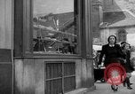 Standbild Bäckerei Paris Frankreich, 1938, aus Sekunde 44 historischem Filmmaterial Videoclip 65675053812