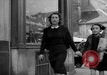 Standbild Bäckerei Paris Frankreich, 1938, aus Sekunde 46 historischem Filmmaterial Videoclip 65675053812