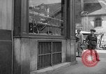 Standbild Bäckerei Paris Frankreich, 1938, aus Sekunde 50 historischem Filmmaterial Videoclip 65675053812