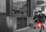 Standbild Bäckerei Paris Frankreich, 1938, aus Sekunde 51 historischem Filmmaterial Videoclip 65675053812