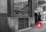 Standbild Bäckerei Paris Frankreich, 1938, aus Sekunde 56 historischem Filmmaterial Videoclip 65675053812