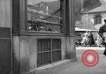 Standbild Bäckerei Paris Frankreich, 1938, aus Sekunde 62 historischem Filmmaterial Videoclip 65675053812