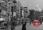 Standbild Eiffelturm Paris Frankreich, 1938, aus Sekunde 10 historischem Filmmaterial Videoclip 65675053813