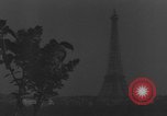 Standbild Eiffelturm Paris Frankreich, 1938, aus Sekunde 61 historischem Filmmaterial Videoclip 65675053813