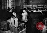 Standbild Gasmasken Paris Frankreich, 1939, aus Sekunde 4 historischem Filmmaterial Videoclip 65675053820