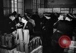 Standbild Gasmasken Paris Frankreich, 1939, aus Sekunde 7 historischem Filmmaterial Videoclip 65675053820