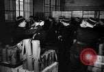 Standbild Gasmasken Paris Frankreich, 1939, aus Sekunde 8 historischem Filmmaterial Videoclip 65675053820