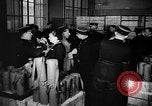 Standbild Gasmasken Paris Frankreich, 1939, aus Sekunde 12 historischem Filmmaterial Videoclip 65675053820