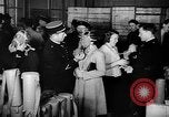Standbild Gasmasken Paris Frankreich, 1939, aus Sekunde 20 historischem Filmmaterial Videoclip 65675053820