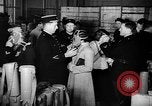 Standbild Gasmasken Paris Frankreich, 1939, aus Sekunde 21 historischem Filmmaterial Videoclip 65675053820