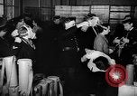 Standbild Gasmasken Paris Frankreich, 1939, aus Sekunde 43 historischem Filmmaterial Videoclip 65675053820