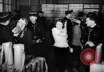 Standbild Gasmasken Paris Frankreich, 1939, aus Sekunde 50 historischem Filmmaterial Videoclip 65675053820