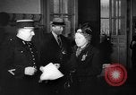 Standbild Gasmasken Paris Frankreich, 1939, aus Sekunde 54 historischem Filmmaterial Videoclip 65675053820