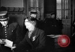 Standbild Gasmasken Paris Frankreich, 1939, aus Sekunde 55 historischem Filmmaterial Videoclip 65675053820