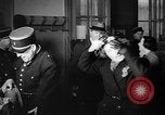 Standbild Gasmasken Paris Frankreich, 1939, aus Sekunde 56 historischem Filmmaterial Videoclip 65675053820