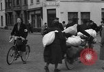 Standbild Flüchtlinge Nordfrankreich, 1940, aus Sekunde 22 historischem Filmmaterial Videoclip 65675053845