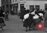 Standbild Flüchtlinge Nordfrankreich, 1940, aus Sekunde 23 historischem Filmmaterial Videoclip 65675053845