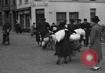Standbild Flüchtlinge Nordfrankreich, 1940, aus Sekunde 24 historischem Filmmaterial Videoclip 65675053845