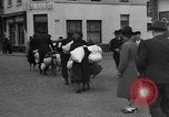 Standbild Flüchtlinge Nordfrankreich, 1940, aus Sekunde 26 historischem Filmmaterial Videoclip 65675053845