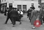 Standbild Flüchtlinge Nordfrankreich, 1940, aus Sekunde 29 historischem Filmmaterial Videoclip 65675053845