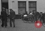 Standbild Flüchtlinge Nordfrankreich, 1940, aus Sekunde 46 historischem Filmmaterial Videoclip 65675053845