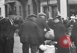 Standbild Flüchtlinge Nordfrankreich, 1940, aus Sekunde 56 historischem Filmmaterial Videoclip 65675053845