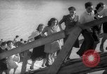 Immagine di Fiume Arno Italia, 1945, secondo 35 filmato di repertorio 65675053877