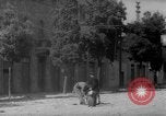 Standbild italienische Flüchtlinge Italien, 1945, aus Sekunde 13 historischem Filmmaterial Videoclip 65675053880