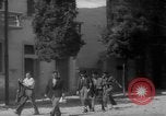 Standbild italienische Flüchtlinge Italien, 1945, aus Sekunde 29 historischem Filmmaterial Videoclip 65675053880