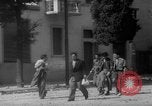 Standbild italienische Flüchtlinge Italien, 1945, aus Sekunde 31 historischem Filmmaterial Videoclip 65675053880