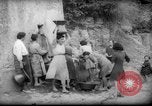 Standbild Wasser Punkt Italien, 1945, aus Sekunde 12 historischem Filmmaterial Videoclip 65675053882