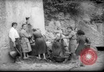 Standbild Wasser Punkt Italien, 1945, aus Sekunde 20 historischem Filmmaterial Videoclip 65675053882