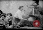 Standbild Wasser Punkt Italien, 1945, aus Sekunde 31 historischem Filmmaterial Videoclip 65675053882