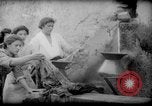 Standbild Wasser Punkt Italien, 1945, aus Sekunde 41 historischem Filmmaterial Videoclip 65675053882