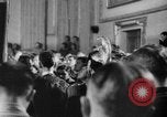 Immagine di Papa Pio XII benedice le truppe britanniche Roma Italia, 1944, secondo 10 filmato di repertorio 65675053883